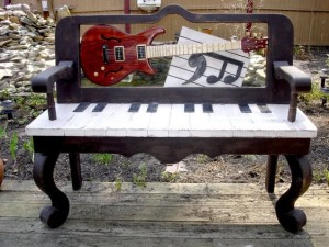 MÜZİK NOTA PİYANO BANK GİTAR MÜZİSYEN SOKAK